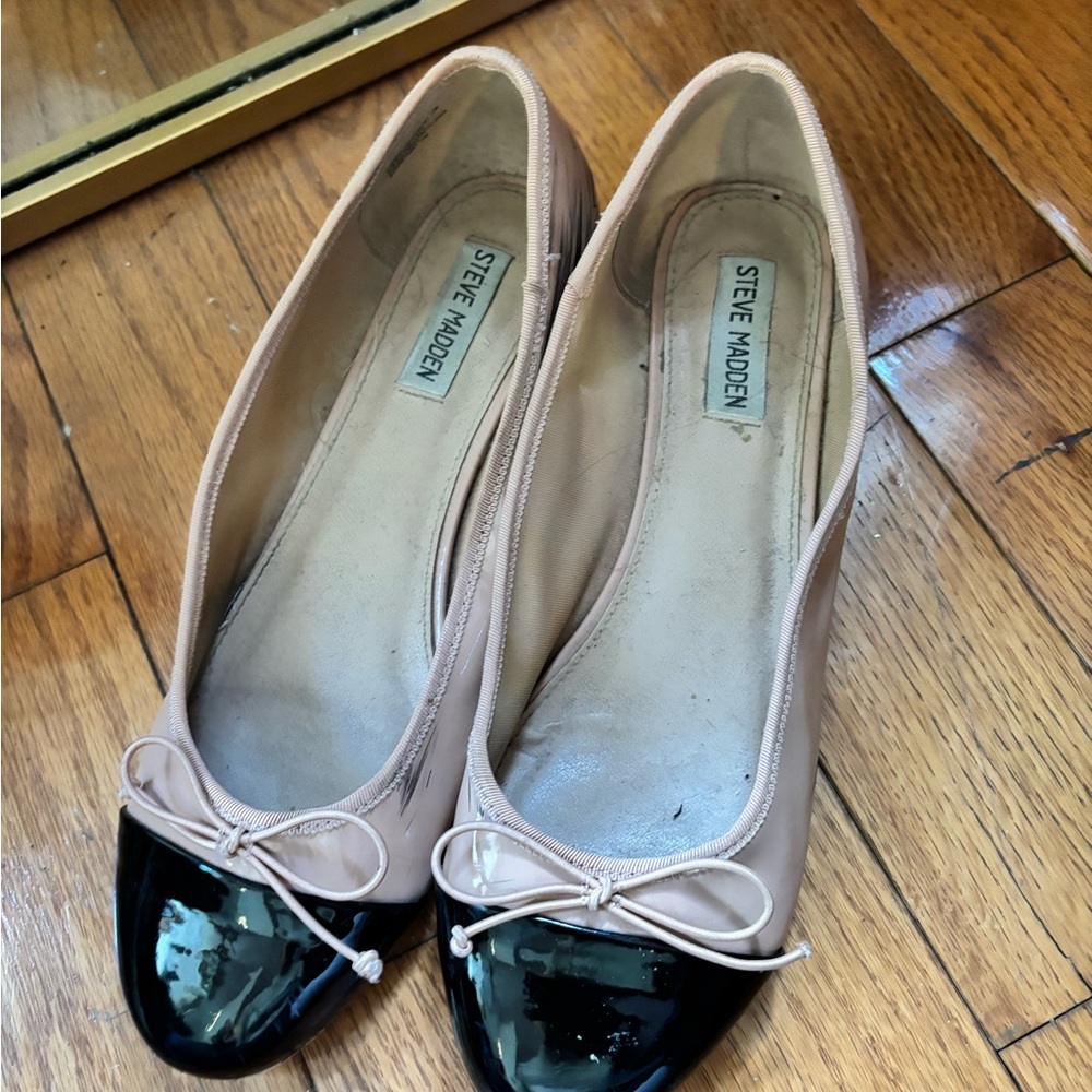 Steve Madden Women's Black and Cream Flats